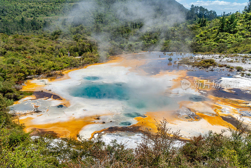 Orakei Korako地热公园和洞穴隐藏山谷，陶波，新西兰